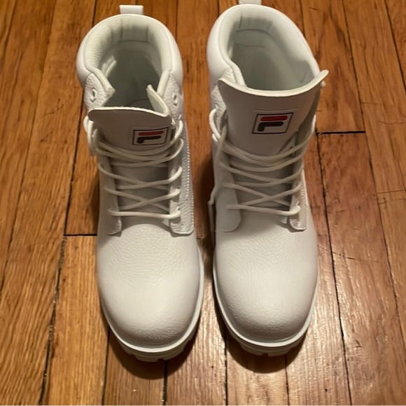 Selling my Fila boots, color white, size 9.5. Like new. - Picture 2 of 4